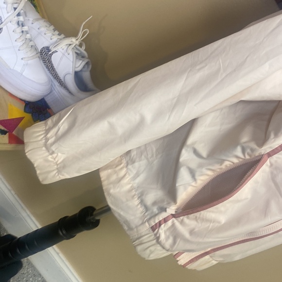 2/$50 🎉HP • Nike Women's Sportswear Windrunner Jacket - Picture 11 of 12